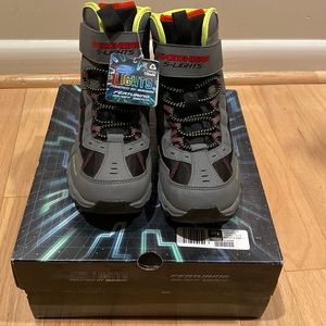 Sketchers boots size 4 (big kid)